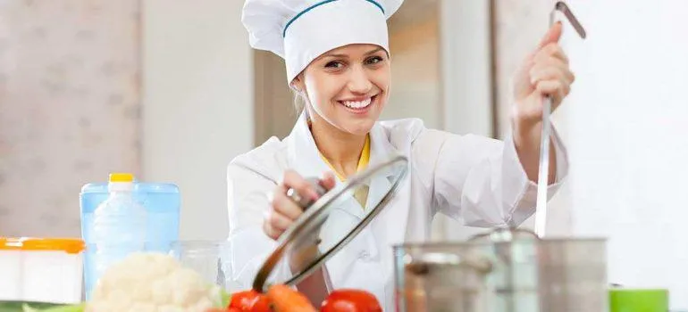 Cozinheira terceirizada Cozinheira terceirizada